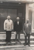 П.М.Курских-первый научный сотрудник музея Партизанской Славы (слева) с бывшими партизанами в день открытия музея 9 мая 1977 г.