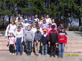 Экскурсия детей из воскресеной школы г.Железногорска на мемориал Большой Дуб. 2 мая 2010 г.